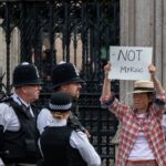 Figuras del entretenimiento y políticos reaccionan a los arrestos republicanos durante el período de luto de la reina Isabel II