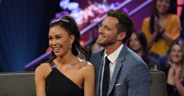 Gabby Windey de The Bachelorette besa a Erich Schwer en 'DWTS'