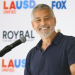 George Clooney, Don Cheadle y Mindy Kaling celebran la inauguración de la escuela Roybal, diseñada para diversificar los rangos debajo de la línea de Hollywood