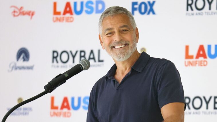 George Clooney, Don Cheadle y Mindy Kaling celebran la inauguración de la escuela Roybal, diseñada para diversificar los rangos debajo de la línea de Hollywood