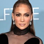 Jennifer Lopez es una asesina que protege a su hija en el primer teaser de 'The Mother'