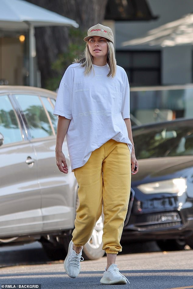 Jessica Hart, de 36 años, (en la foto) fue el epítome de la elegancia sencilla y fresca el martes cuando se regaló un día de spa en Le Jolie Medi Spa en Beverly Hills.