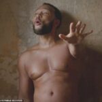 No se necesita camisa: John Legend lanzó el video musical de su nueva canción Wonder Woman en su cuenta oficial de YouTube el miércoles