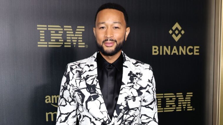 John Legend sobre cómo el aborto espontáneo de Chrissy Teigen hizo a la pareja "más fuerte", sus consecuencias con Kanye "Ye" West