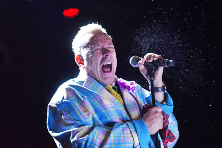 John Lydon, cantante del himno anti-realeza de Sex Pistols 'God Save the Queen', rinde homenaje a Isabel II
