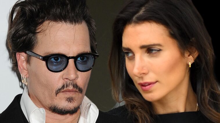 Johnny Depp y la abogada Joelle Rich saliendo durante el juicio oído en EE. UU.