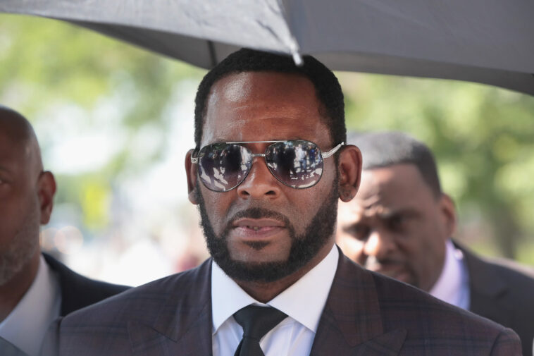 Juicio de R. Kelly: la defensa descansa tras el testimonio de varios días del ex gerente comercial