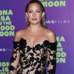 Kate Hudson "empieza a llorar" al pensar en su hijo de 18 años en la universidad