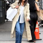 Niña feliz: Katie Holmes fue vista luciendo radiante cuando salió a hacer algunas compras en el área de SoHo de Manhattan el martes