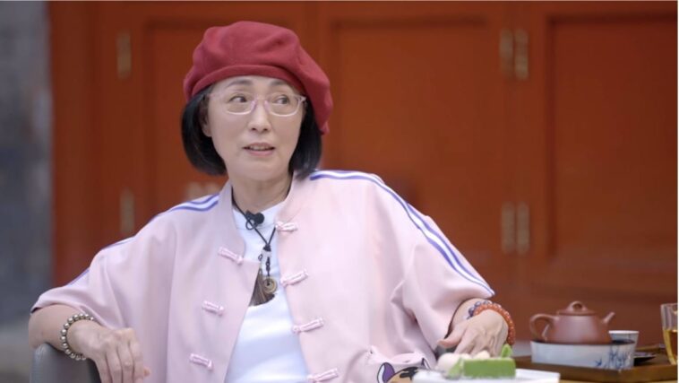 Kingdom Yuen dice que fue "tratada con mucha frialdad" en TVB & ATV al principio de su carrera;  Tuvo que hacer su propio maquillaje porque de eso