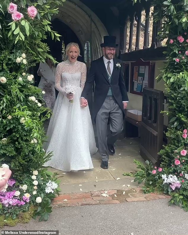 Hermione Underwood se ha casado en dos lujosas ceremonias en Inglaterra y España.  La directora ejecutiva de JSHealth Vitamins se casó con su nuevo esposo, un hombre privado conocido solo como Anthony, el martes.  Ambos en la foto