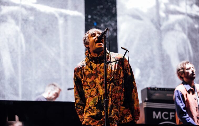 Liam Gallagher dice que ha estado "golpeando el brandy" antes de los conciertos durante el último año.