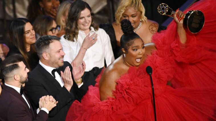 Lizzo llega a la mitad del EGOT con su victoria en los Emmy