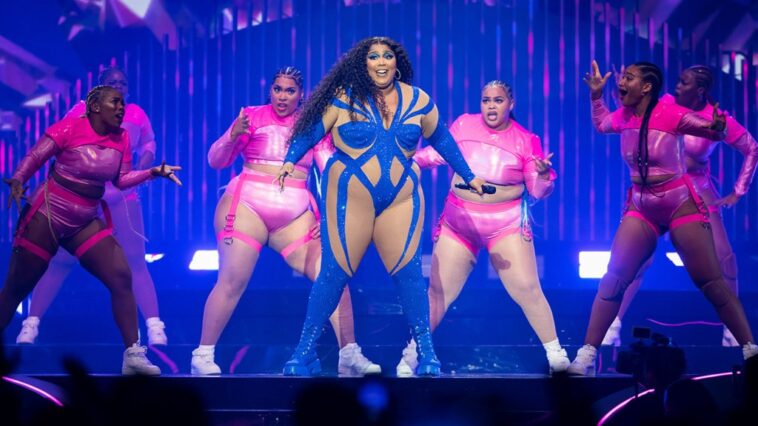 Lizzo toca la flauta de 1813 de James Madison en concierto de DC