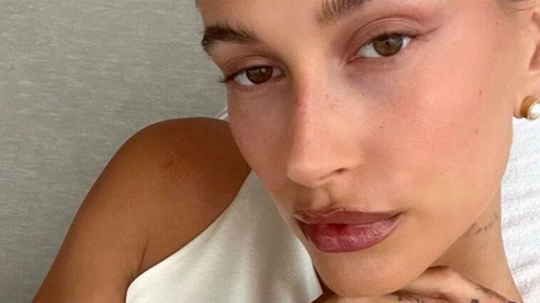 Los 'Brownie Glazed Lips' de Hailey Bieber están causando cierta reacción