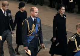 Los reproches de los británicos a Meghan Markle y el príncipe Harry: de retirar el saludo a criticar su actitud en la misa a Isabel II