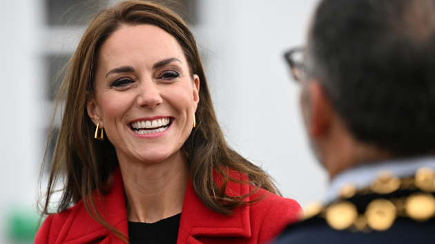 Los últimos aretes de Kate Middleton son elegantes, asequibles y aún están disponibles