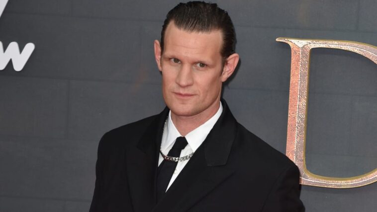 Matt Smith dice que la reina Isabel II solía ver The Crown en un proyector