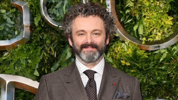 Michael Sheen da un discurso conmovedor a la selección de fútbol de Gales antes de la Copa del Mundo