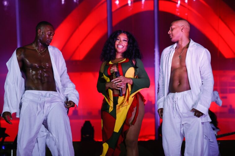 Watch SZA Perform ‘All the Stars,’
