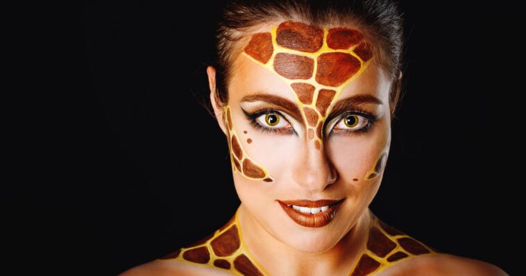 Muestra tus habilidades de maquillaje este Halloween con un disfraz de jirafa genial