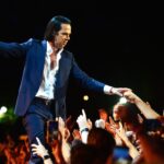 Nick Cave sobre tocar en vivo siendo parte de su proceso de duelo: "La atención del público me salvó"