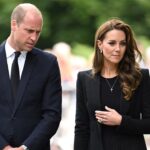 “No llores, me vas a arrancar”: el príncipe William y Kate se emocionaron con los dolientes en Sandringham