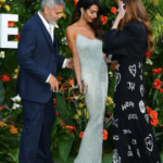 Para el estreno de Ticket to Paradise, George y Amal Clooney se visten para impresionar