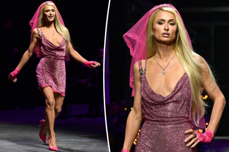 Paris Hilton desfila para Versace