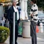 Familia: Pierce Brosnan se veía muy elegante cuando salió a cenar en Brentwood, California el lunes con su esposa Keely Shay Smith y su hijo Dylan, (en la foto)