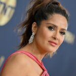 Salma Hayek bailó hasta su cumpleaños número 56 con un bikini rojo brillante