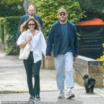 Amor: Sam Claflin ha confirmado su relación con la ex Cassie Amato de Leonardo DiCaprio después de que la pareja fuera vista disfrutando de un paseo juntos en Londres el martes.