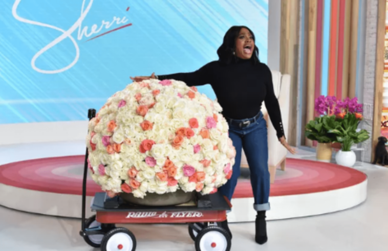 Según Sherri Shepherd, Oprah Winfrey le envió un enorme ramo de flores