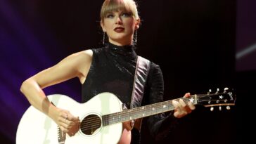 Taylor Swift habla sobre el enfoque de las letras y 'All Too Well' mientras acepta el Premio al Compositor-Artista de la Década de NSAI