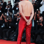 Timothée Chalamet atrajo la atención en la alfombra roja del Festival de Cine de Venecia 2022 con su disfraz personalizado de Haider Ackermann