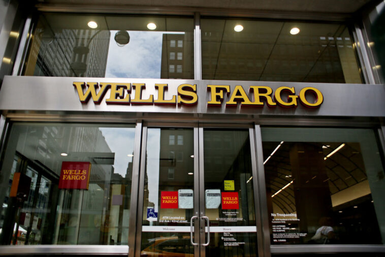 Trabajadoras sexuales dicen que Wells Fargo cancelará sus cuentas