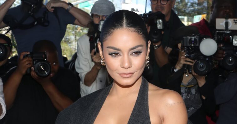 Vanessa Hudgens va Y2K en toda regla con un top bandeau y pantalones holgados