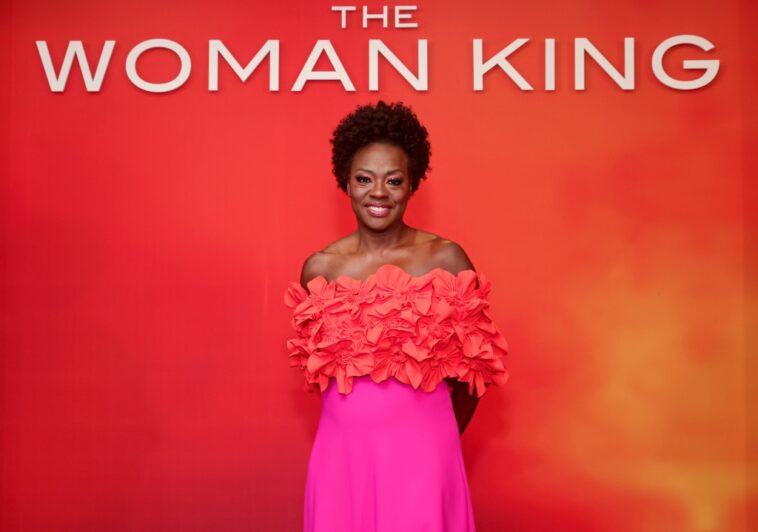 Viola Davis pronuncia un apasionado discurso en el estreno mundial TIFF de 'Woman King': "Magnum Opus" es para "los que toman riesgos y los detractores" y el "yo de seis años" de la actriz