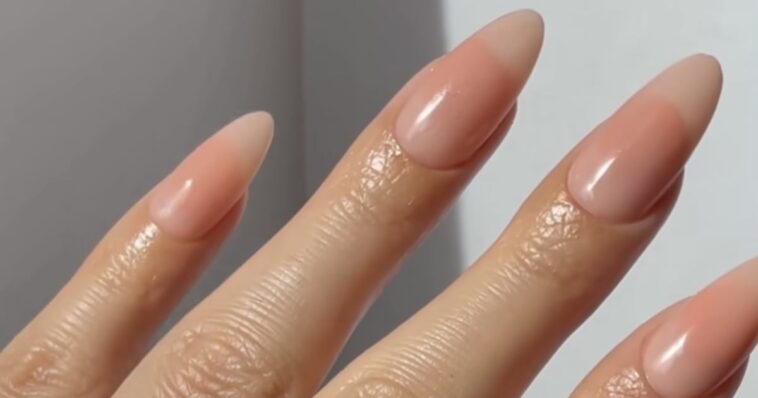"uñas de rubor coreano" ¿Son la próxima gran tendencia de uñas minimalista?