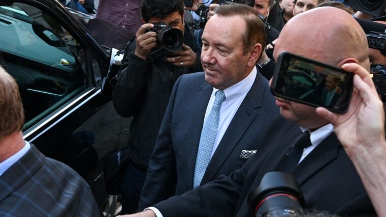 Abogado de Kevin Spacey interroga a Anthony Rapp en juicio por conducta sexual inapropiada