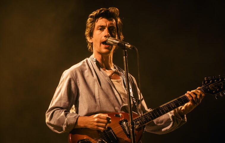 Arctic Monkeys dice que la nueva canción 'Sculptures Of Anything Goes' recuerda al sonido 'AM'
