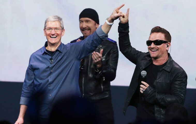 Bono de U2 sobre la controversia de iTunes: "Los críticos podrían acusarme de extralimitación. Lo es"