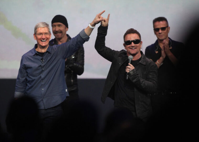 Bono vuelve a disculparse por el truco de iTunes de U2: "Asumo toda la responsabilidad"