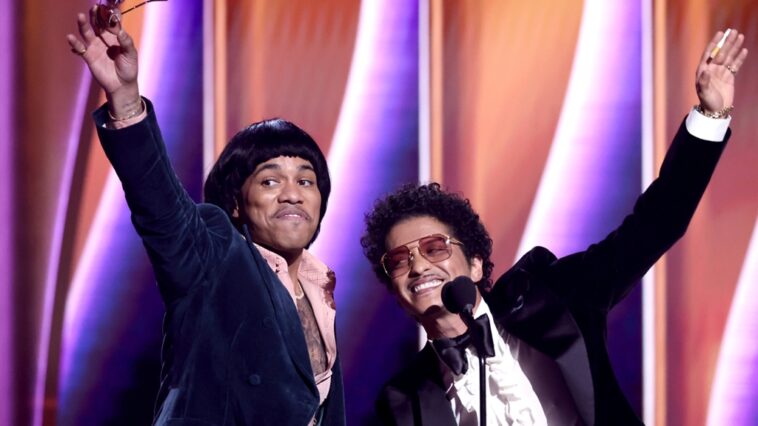 Bruno Mars, Silk Sonic de Anderson .Paak no presentaron álbum para consideración de los Grammy