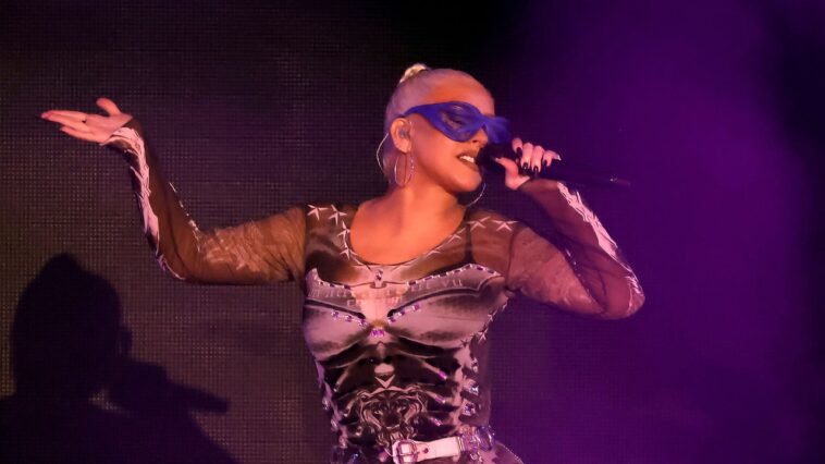 Christina Aguilera ha rehecho su icónico video 'Beautiful'—Ver video