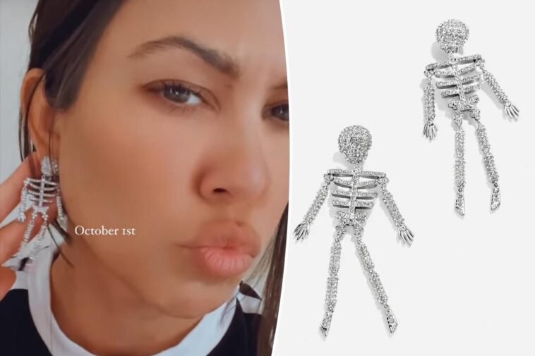 Compra los aretes BaubleBar Halloween de Kourtney Kardashian