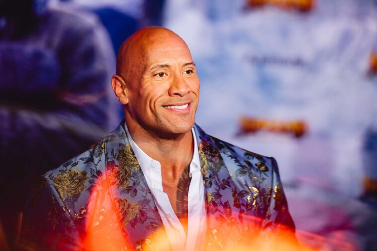 Dwayne Johnson se ha burlado de que Black Adam presentará la historia de origen de algo más que Black Adam