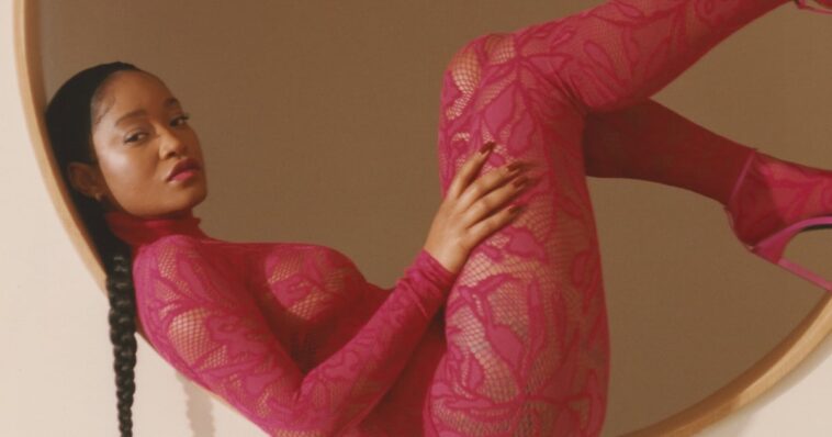 El catsuit transparente de Keke Palmer le da un giro audaz a Barbiecore