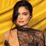 El look Sheer Cutout de Kylie Jenner es un vestido y un catsuit en uno