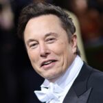 Elon Musk quiere que todos huelan a cabello quemado